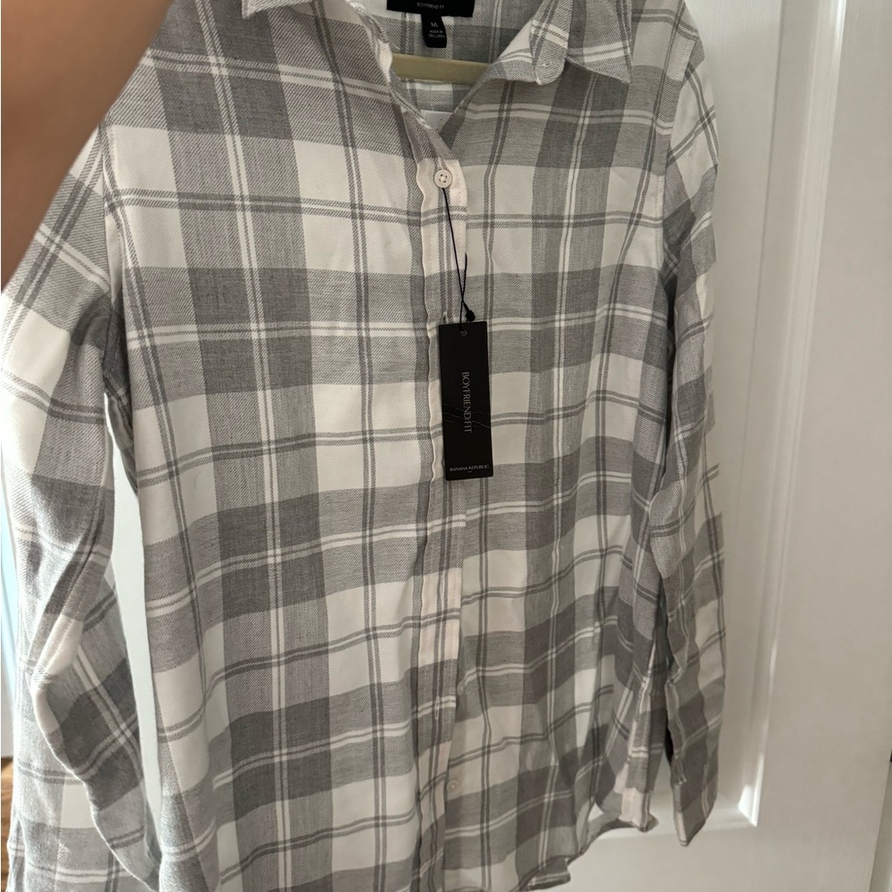 Banana Republic Women's Gray and White Plaid Boyfriend Fit Button Down Shirt